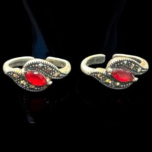 The Vinila Silver Marcasite Toe-Rings (Red)
