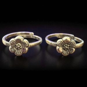 The Hoovu Silver Floral Nakshi Toe-Rings